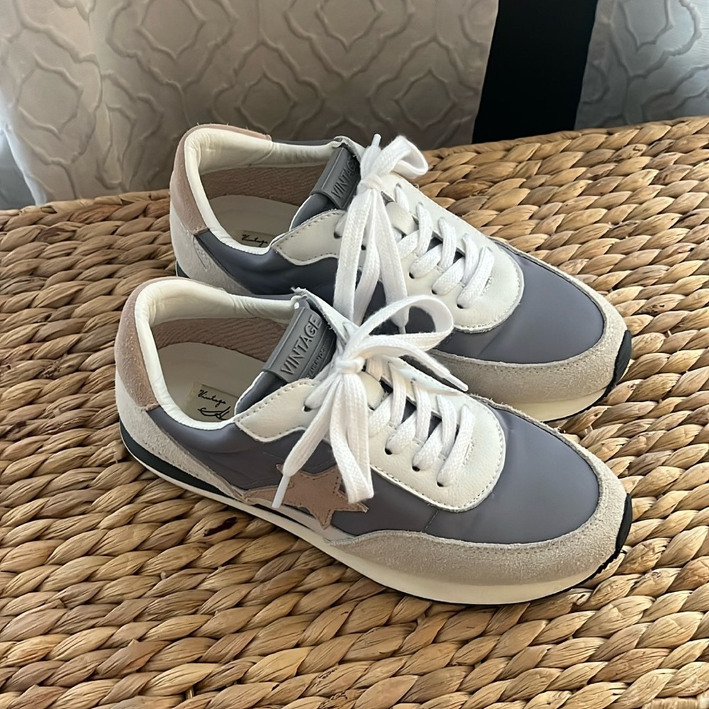 Vintage Havanas. Size 6.5. Hardly worn and in good condition.